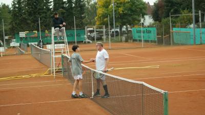 2025-10-14-handshake-tennis-vereinsmeisterschaft-tc-gambach-min-f6f8a882.jpg - Bildvorschau