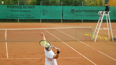 2025-10-14-tennis-aufschlag-von-hinten-af093006.jpg - Bildvorschau