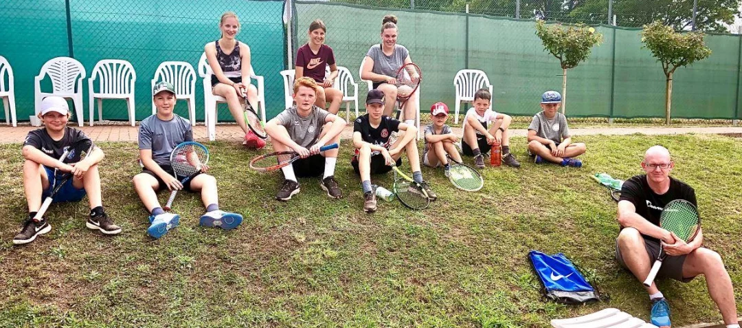 Jugendgruppe Mit Trainer Thomas Weck