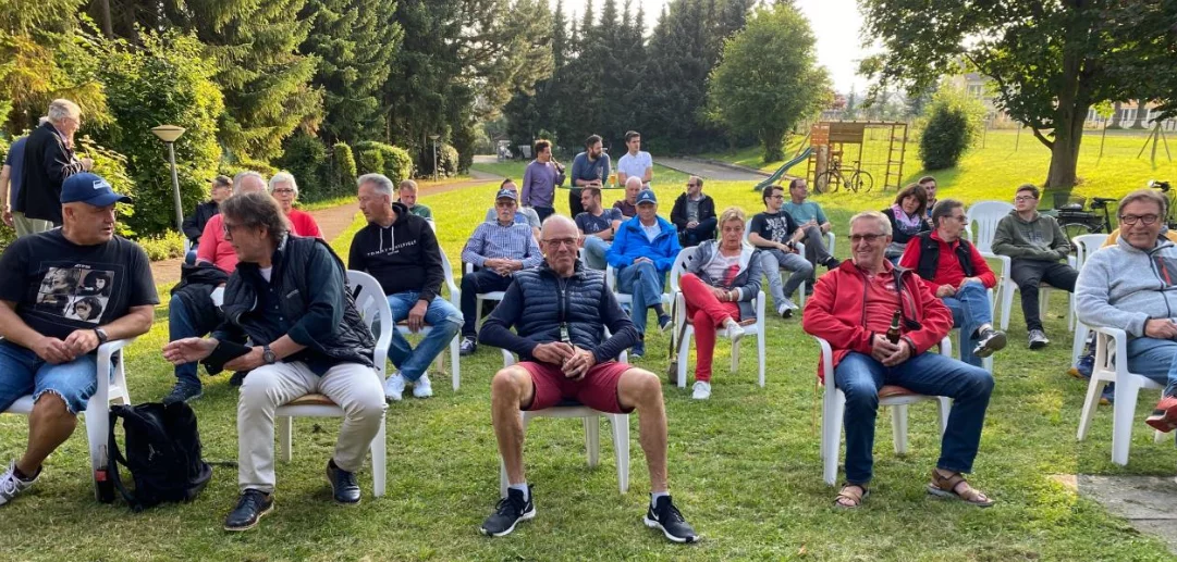 Jhv Teilnehmer Auf Der Wiese Vom Tc