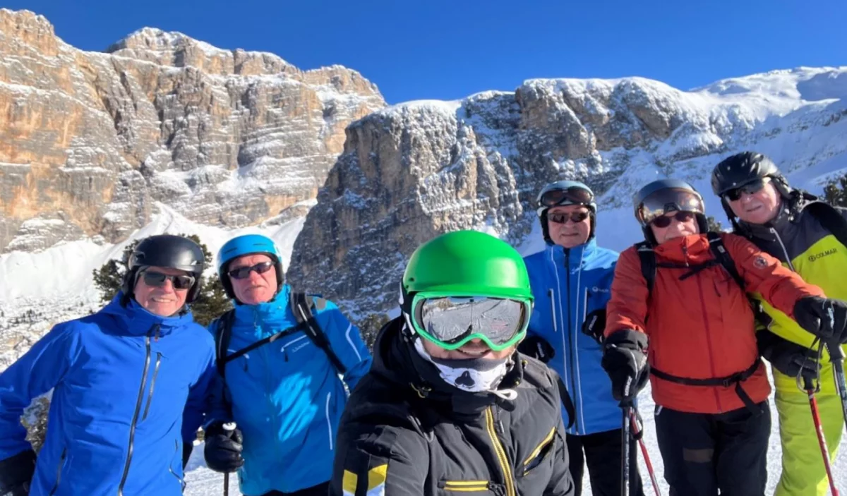Ski Gruppe Bei Der Fahrt