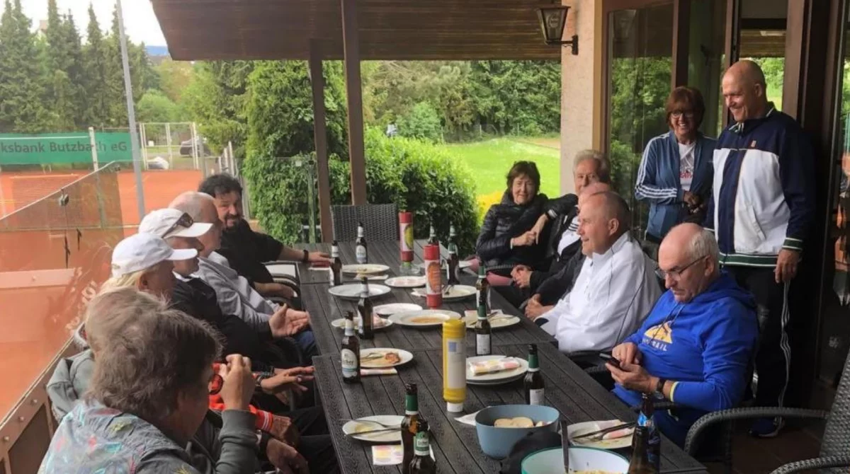 Gambacher Mannschaften Beim Gemeinsamen Essen