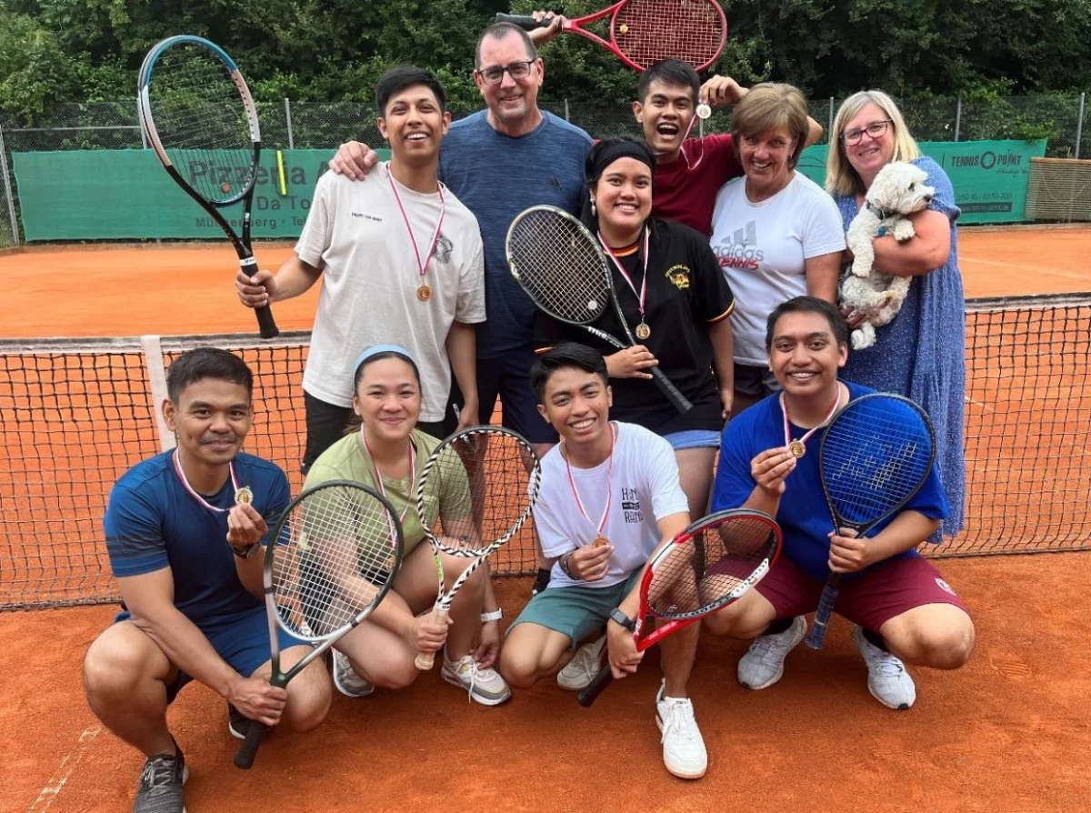 Philipinischer Chor Beim Tennis In Gambach