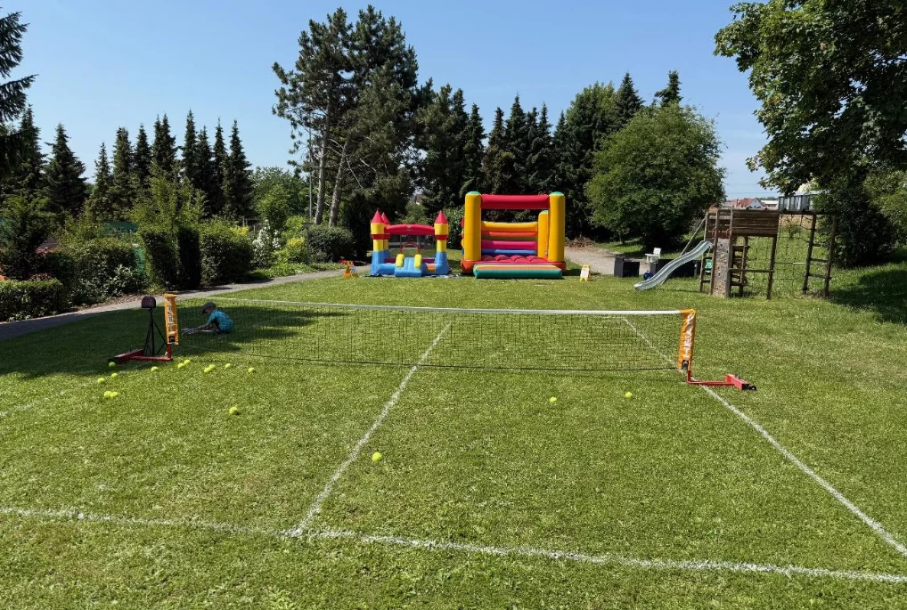 Rasen Tennisplatz Und Hpfburg